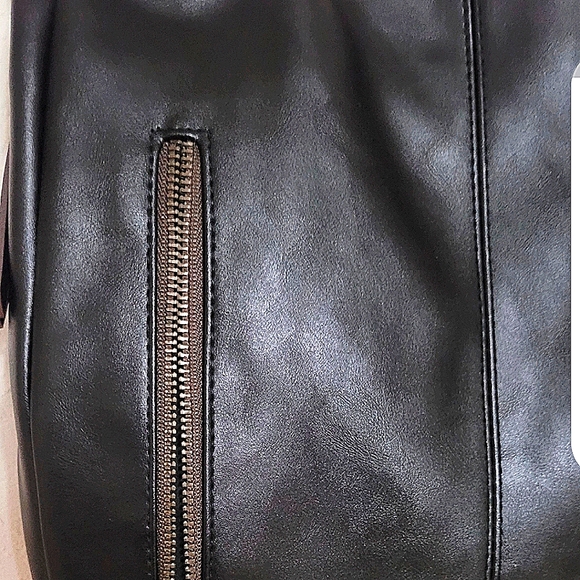 Faux Leather Large Shoulder Bag/backpack and Crossbody Bag - Picture 2 of 4